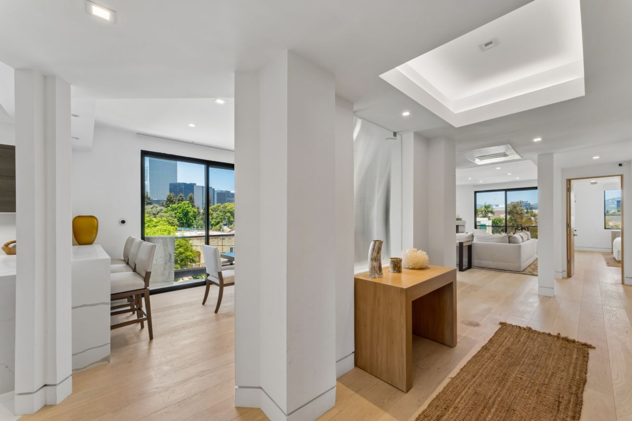 455 S Bedford Dr #8 — Interactive 3D Tour